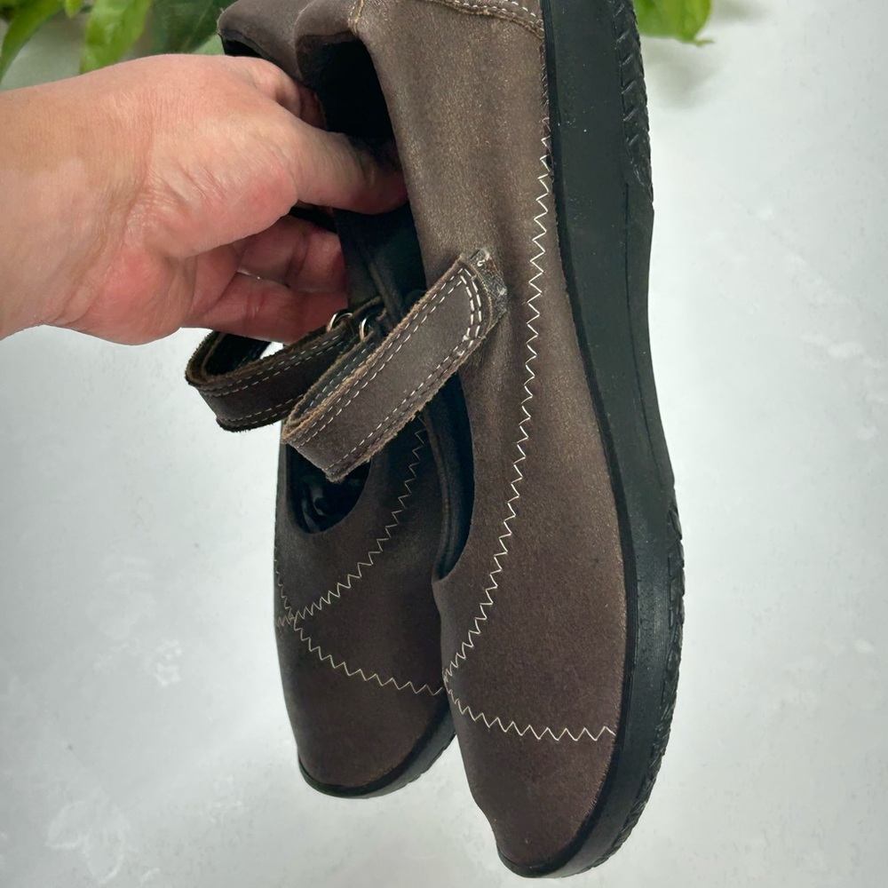 Brown Mary Jane Shoes - Picture 2 of 5